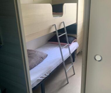 Chambre avec lits superposés dans le Mobil home Premium