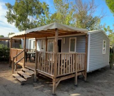 Terrasse en bois du mobil-home à Torreilles-plage au Camping 5 Etoiles Le Marisol