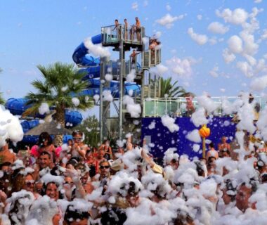 Parc aquatique avec toboggans et mousse au Mobil-home Torreilles-plage du Camping 5 Etoiles Le Marisol