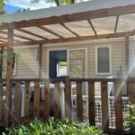 Terrasse en bois avec pergola du Mobil home charmant