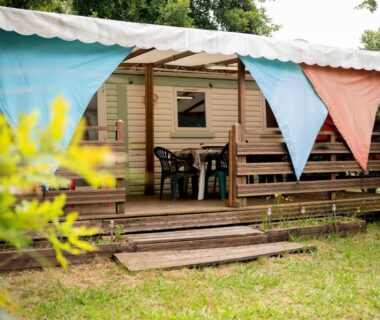Mobil-home climatisé, camping 3étoiles, 5 min du Lac et à 15 min de Mimizan-Plage