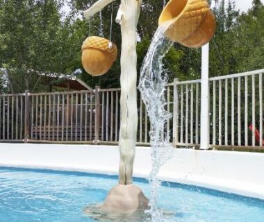 Bassin pour enfants avec seaux verseurs au Mobil-home climatisé proche lac camping 4 étoiles piscine chauffée