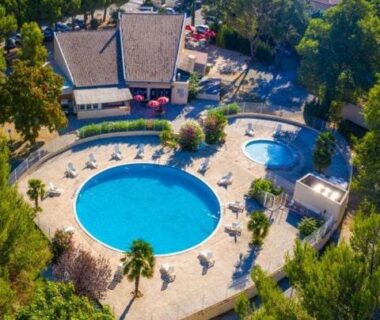 Piscine circulaire et terrasse ensoleillée au Mobil-home cosy avec terrasse au calme sans vis à vis Camping domaines des iscles