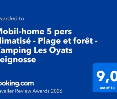 Badge Booking bleu pour mobil-home climatisé au Mobil-home cosy climatisé 5 pers Terrasse couverte Plage des Casernes à 800m