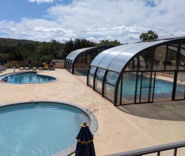 Piscines couvertes et bassins extérieurs aux Gorges du Verdon au Mobil-home dans les Gorges du Verdon