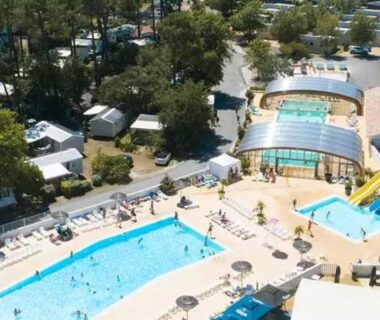 Camping avec piscines et toboggans au Mobil home les Embruns