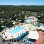 À Lège Cap Ferret piscines et toboggans pour le mobil-home neuf suréquipé 6 pers 3 chambres