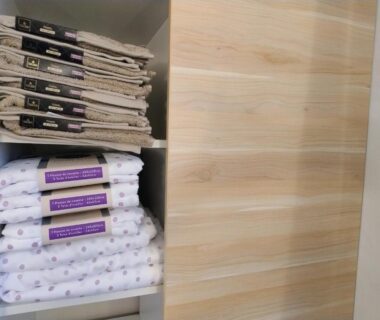 Placard avec serviettes et draps dans le mobil home proche d'Europa Park et Rulantica 6 pers 3 chambres