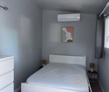 Chambre avec lit double et climatisation dans le mobil-home sud ardeche 6 personnes avec clim