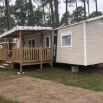 Mobil-home avec terrasse dans la pinède au camping Les Dunes de Contis