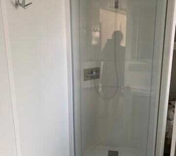 Cabine de douche dans le Mobile home Drôme homair