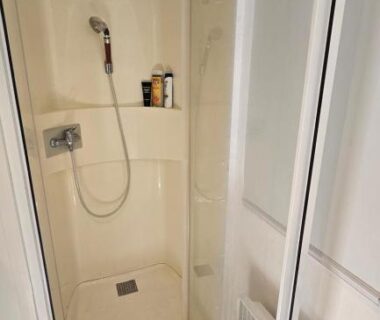 Cabine de douche dans le mobile home Lacanau Ocean