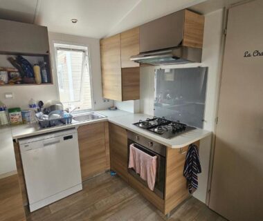 Cuisine équipée dans le mobile home Lacanau Ocean