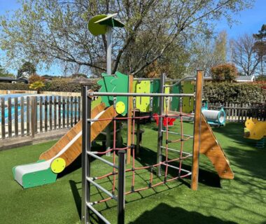 Aire de jeux près de la piscine au Mobile home Premium 24m² 2 chambres