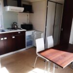 Cuisine et coin repas dans le Mobile home S004