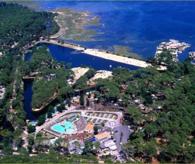 Bassin d'Arcachon piscine et camping boisé du Mobile home neuf climatisé 3 chambres sur le Bassin d'Arcachon