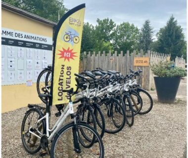 Devant l'accueil vélos en location au Mobile home proche de Europa Park