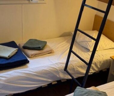 Chambre avec lits superposés et lits simples du mobile-home spacieux terrasse 5 pers API-1-52-2008