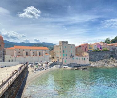 Plage et front de mer dans village côtier en Pyrénées-Orientales le Célestin