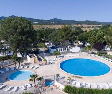 Piscine extérieure circulaire et bassin enfant au camping Mobilhome 228 proche du Lac