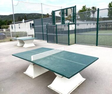Aire de loisirs avec table de ping pong au Mobilhome 3 chambres Clim 6 Personnes