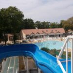 Piscine avec toboggan au Mobilhome 3 chambres tout confort proche de la plage