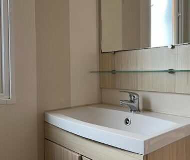 Lavabo dans la salle de bains du Mobilhome 4 CA61