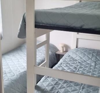 Chambre avec lits superposés dans le Mobilhome 4 ou 5 personnes camping les sables du midi à Valras-Plage