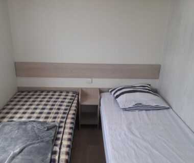 Chambre avec deux lits simples dans le Mobilhome 4 personnes