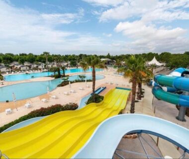 Parc aquatique avec toboggans et piscines du Mobilhome 6 CA36