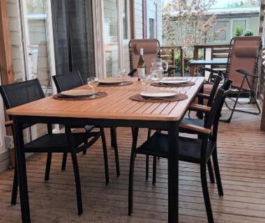 Terrasse couverte avec table et chaises en bois du Mobilhome - Camping La Carabasse Vias Plage