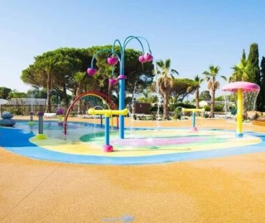 Aire de jeux aquatique avec pataugeoire au Mobilhome Canet-en-Roussillon