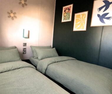 Chambre avec deux lits simples dans le Mobilhome Cosy bord de mer