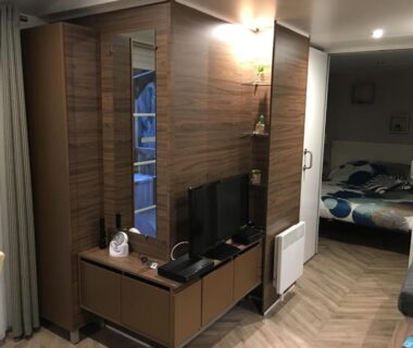 Intérieur séjour avec TV du Mobilhome familial 6 à 7 p 3 chambres 42 m2 Saint Brévin Les Pierres Couchées