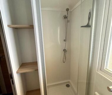 Cabine de douche dans le mobilhome les 3C de mimizan