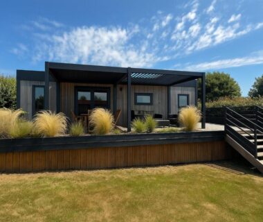 Terrasse en bois avec pergola au mobilhome HUDIMESNIL