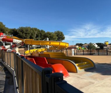 Parc aquatique avec toboggans au camping Mobilhome proche de la mer 6pers 3ch