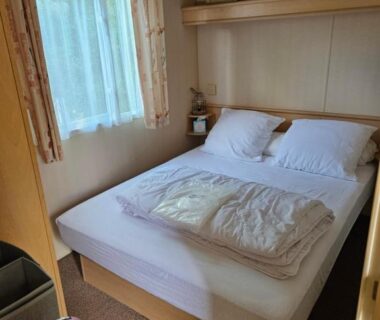 Chambre double avec lit dans le Mobilhome tout confort 4 pers 2 chambres N10 Camping Paradis Le Pouldu