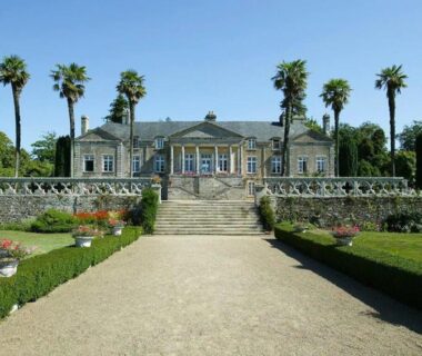 Allée et manoir avec jardins du domaine de Lanniron au Mobilhome tout confort R10 domaine de lanniron