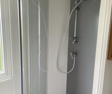 Douche cabine dans le mobilhome du Lac des Rêves