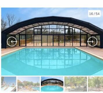 Piscine couverte avec toit verrière au Mobilhome Sandra