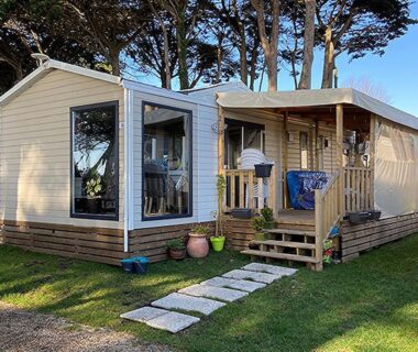 Mobilhome avec terrasse et pelouse au Camping Conguel Mobilhomes Quiberon Bord de Mer