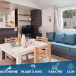 Séjour avec canapé et coin repas dans le mobil-home Naphtase MH334S Pins Calmes
