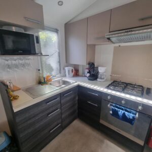 Cuisine équipée dans le mobil-home Naphtase - MH487S - Pause Privilège
