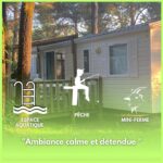 Terrasse en bois devant mobil home dans la pinède au Nouveau Vacance nature au calme