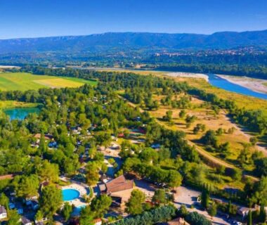 Camping avec piscine dans les Bouches-du-Rhône au PARADIS-ZEN