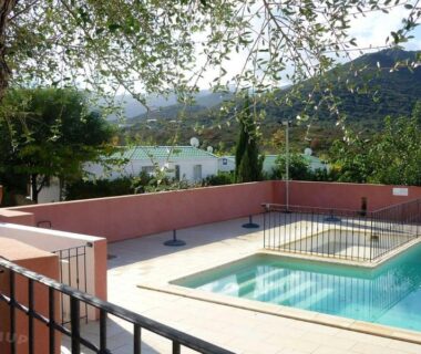 Terrasse avec piscine et montagne au Parc Résidentiel la Listra - Maeva