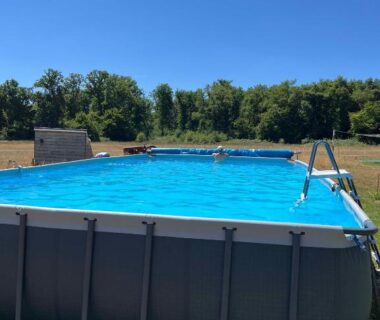 Piscine hors-sol dans la prairie au Pépère