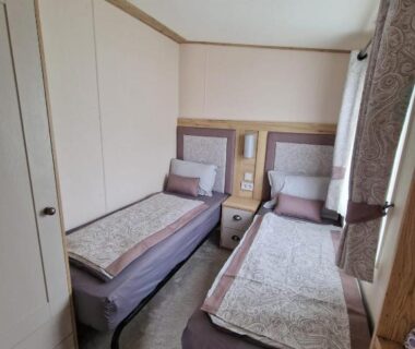 Chambre avec deux lits simples dans le Premium Mobilhome Grimaud