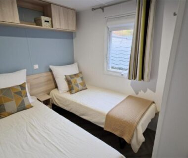 Chambre avec deux lits simples dans l'hébergement SIBLU la Réserve 321 near lake 8 Per, 2SDB